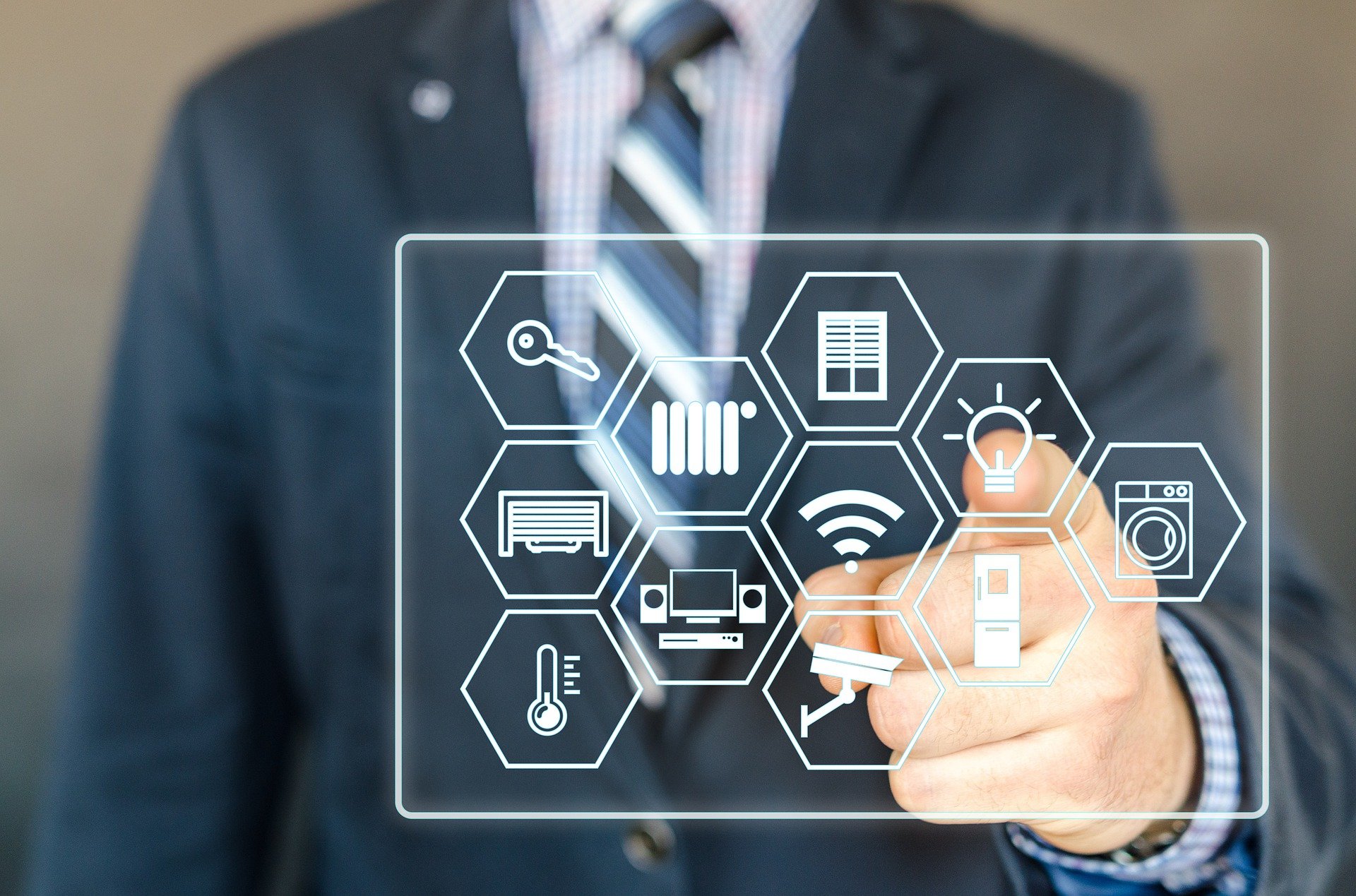 Wie wird der Kabelbaum des Smart-Home-Beleuchtungssteuerungssystems erstellt und wie wird die Schaltung entworfen?
