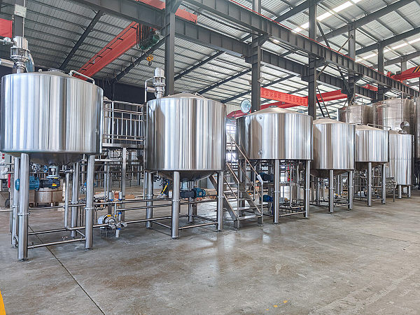 30HL five-vessel turnkey brewery system is connecting the pipeline