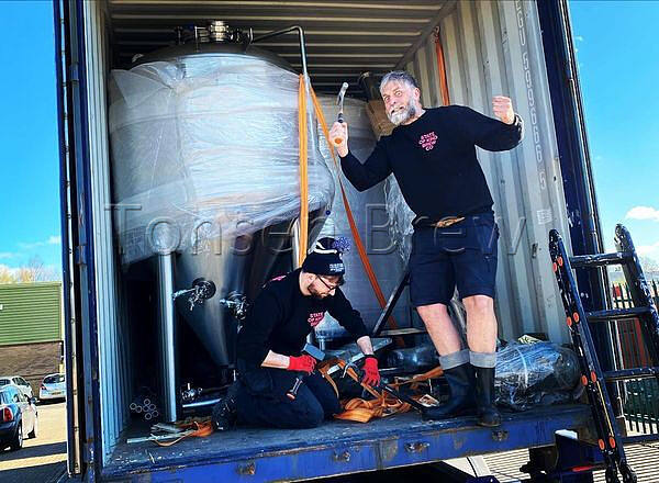 Tonsen 10BBL(1170L) equipment arrived at England customer's brewery!