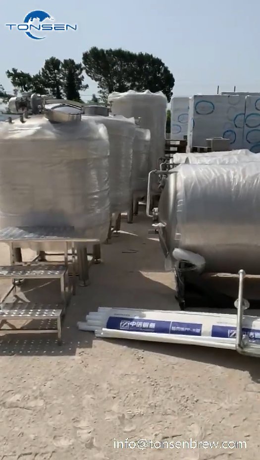 500L Completely Brewing System has arrived in Italy! The tanks are well protected!