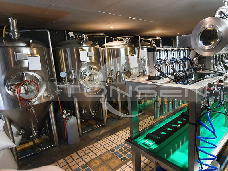 Bottle filling capping machine