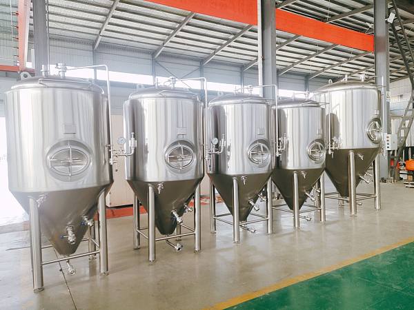 Beer tanks in stock can be delivered very soon: