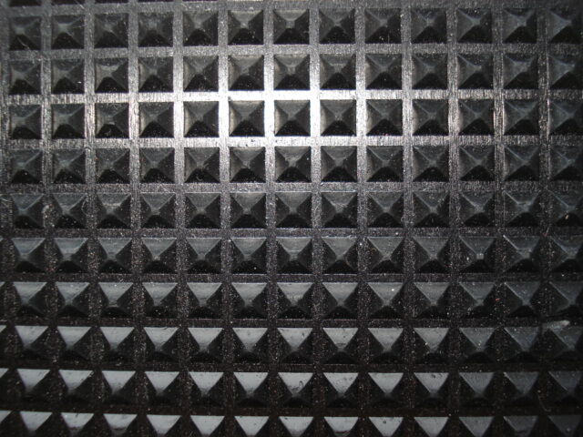 Pyramid Pattern Mat