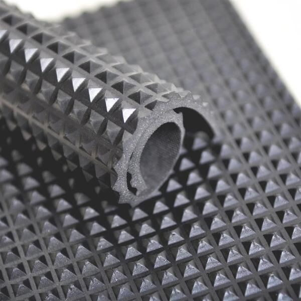 Pyramid Pattern Mat