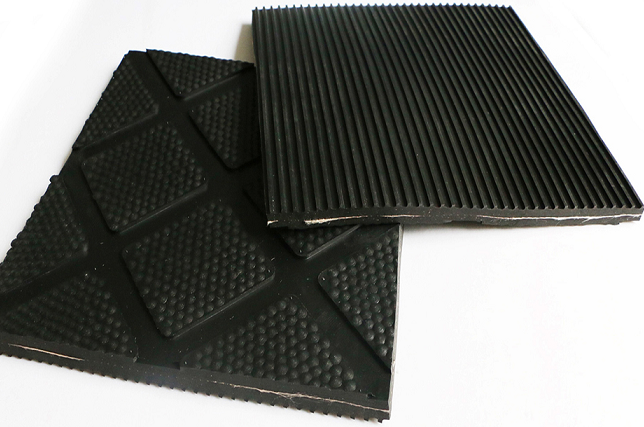 Square With Hammer Top Mat
