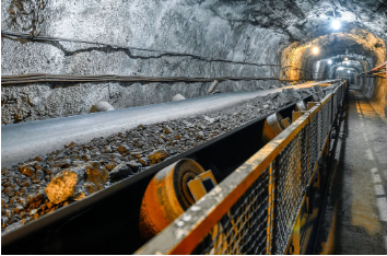 Streamlining Industrial Processes with Custom Conveyor Belt Systems