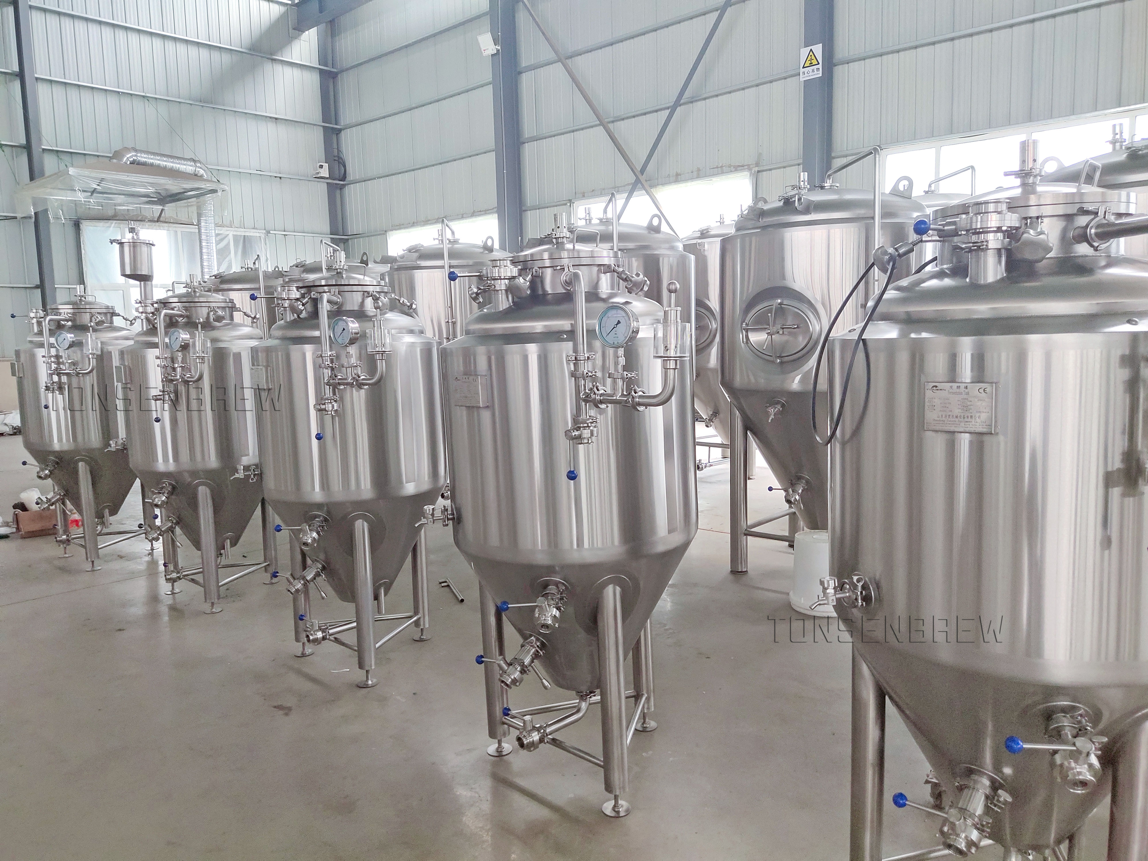 ¿Cuál es la diferencia entre un tanque de fermentación de vino y un tanque de fermentación de cerveza?