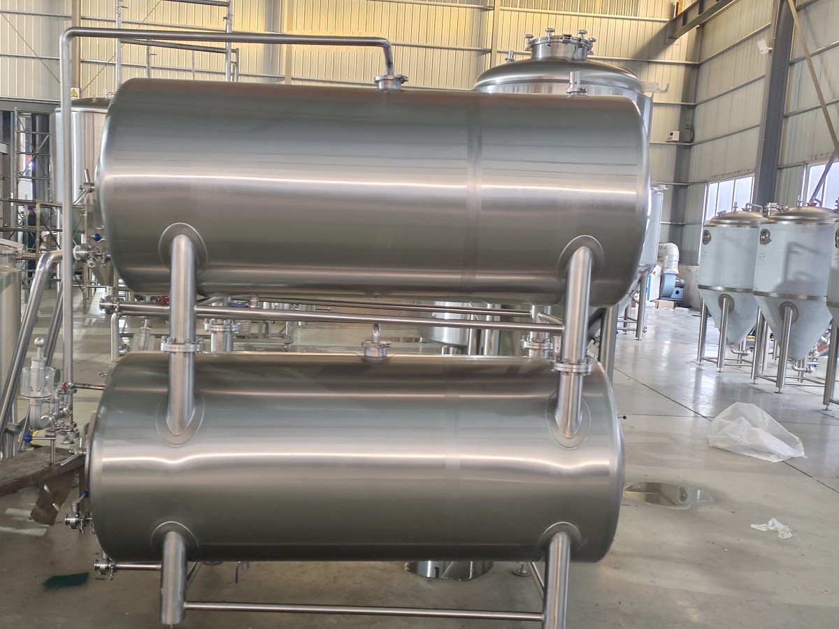 500L卧式清酒罐 (6) Guía esencial para elegir el equipo adecuado para elaborar cerveza