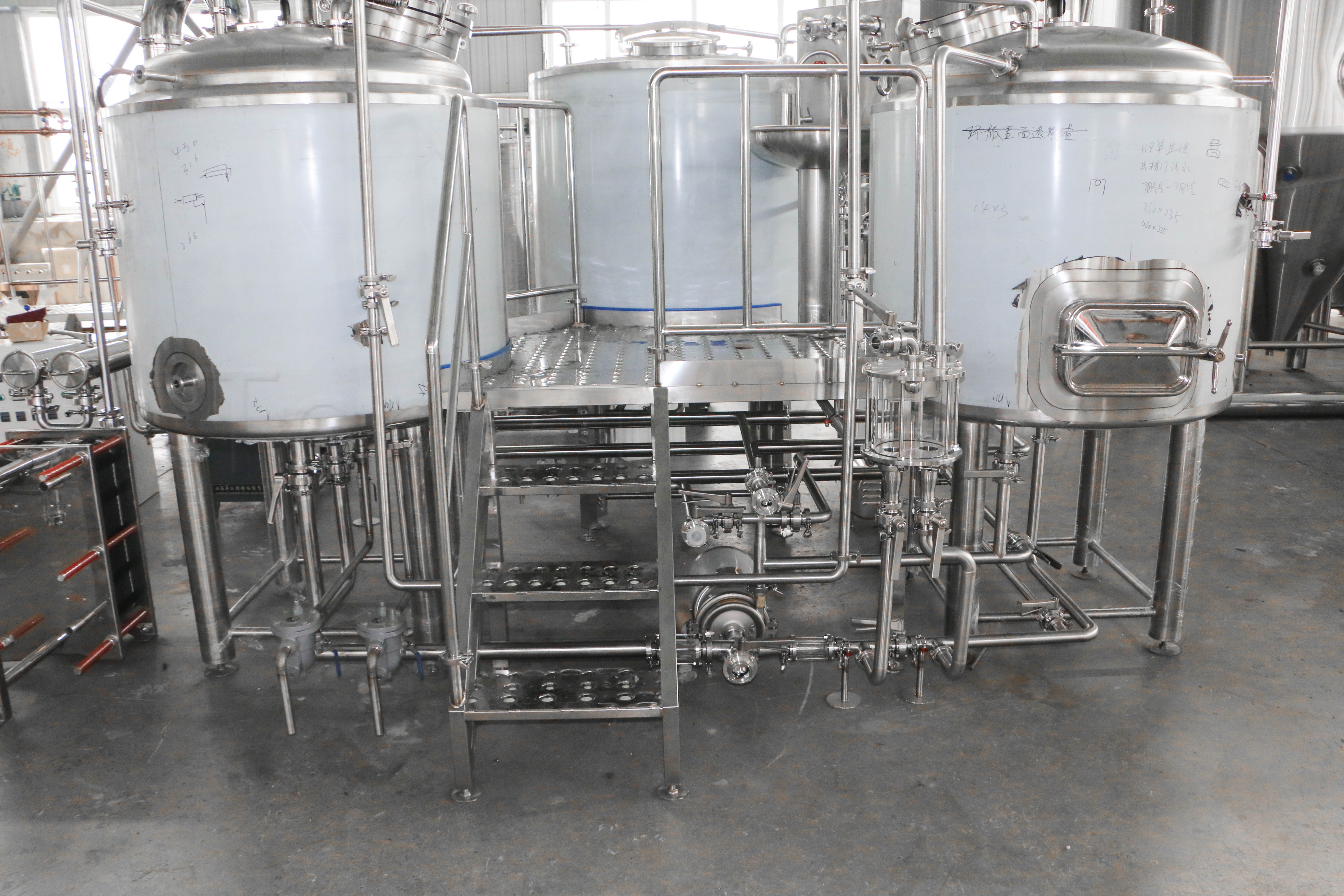 ¿Cómo seleccionar un fabricante adecuado de equipos de elaboración de cerveza para la producción de cerveza?
