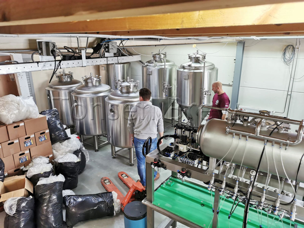 Cervecería artesanal de 500L en Europa, ¡video genial del primer día de elaboración!