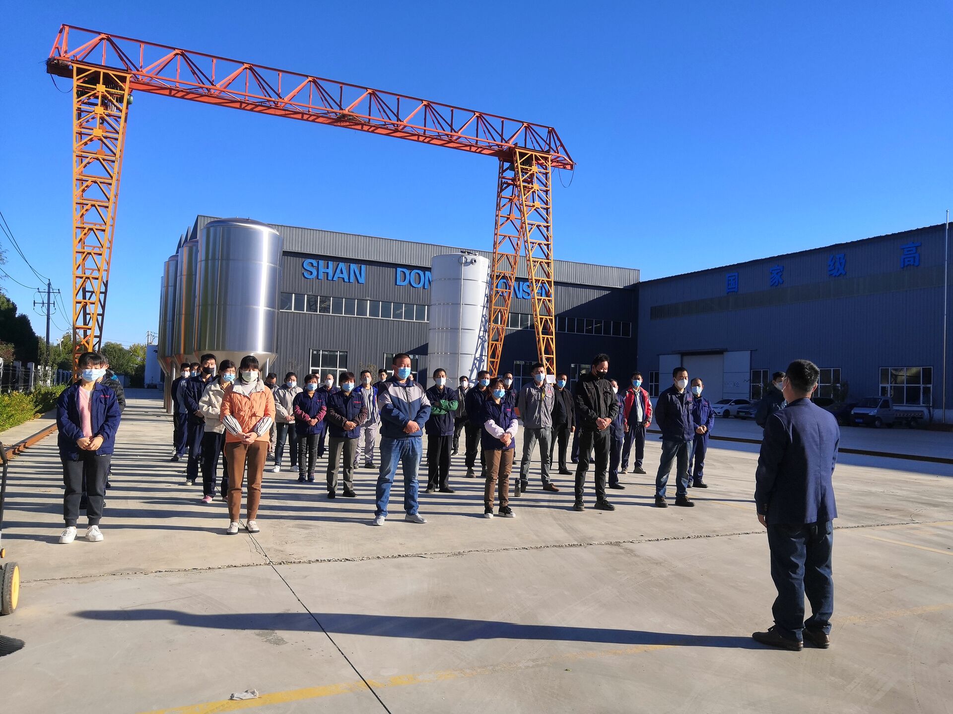 Chicos grandes!! Los tanques de fermentación 100HL, 200HL, 300HL y BBT están en producción