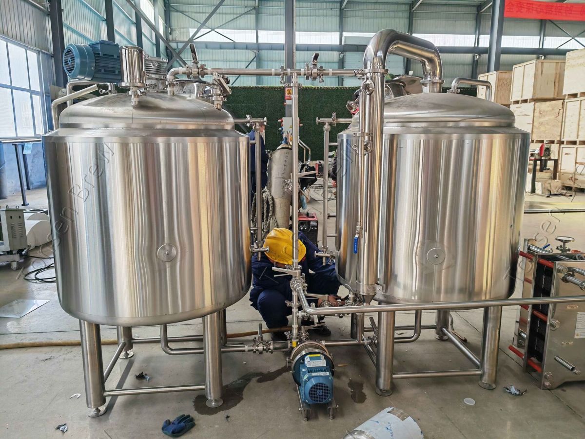 ¡Felicidades!~! ¡La cervecería de 3bbl está terminada y lista para su envío! te gusta esta cervecería, con varios fermentadores, puedes degustar tu propia cerveza!!!