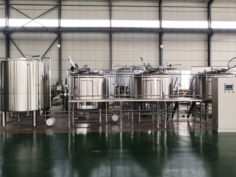¡El equipo completo de cervecería de 2000L está listo para enviarse a Bulgaria! No dude en ponerse en contacto conmigo para obtener más detalles.
