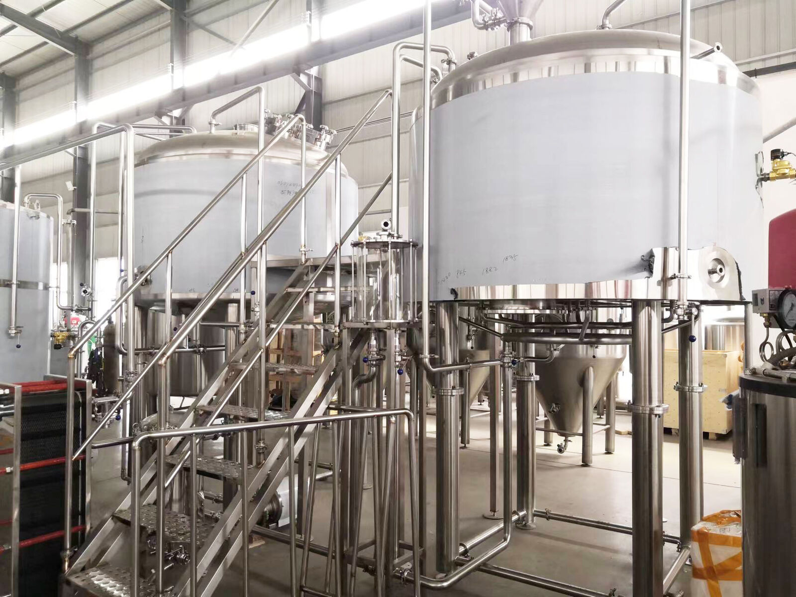 El equipo de cervecería 2000L es ampliamente utilizado en fábricas de cervecería, restaurantes, etc.