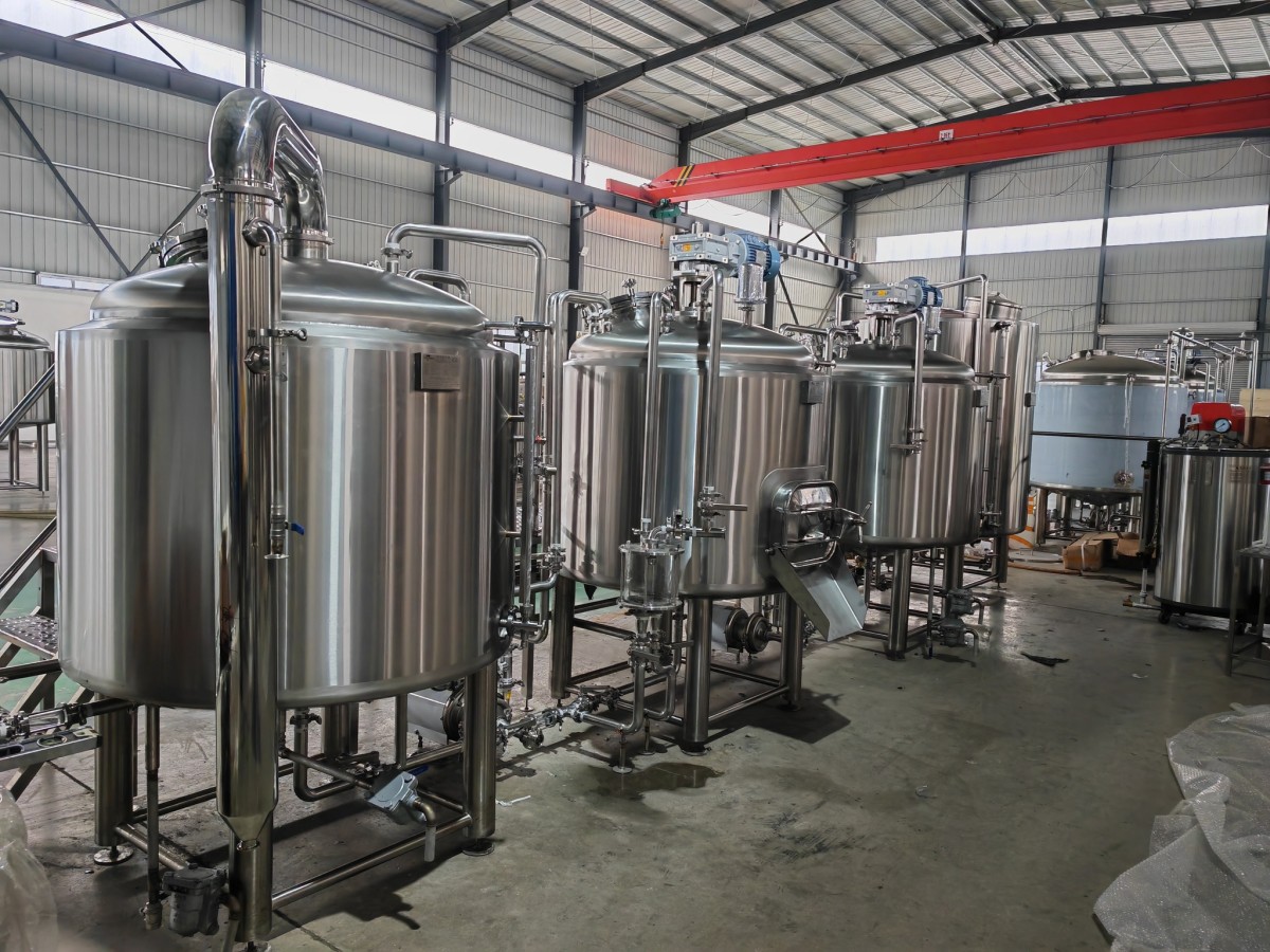 Cervecería completa de 600L para la venta, sistema de sala de cocción de 3 recipientes (MT+LT+KWT) con calentamiento por vapor