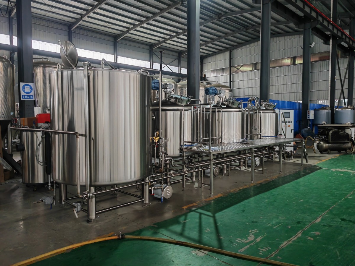 Cervecería completa de 600L para la venta, sistema de sala de cocción de 3 recipientes (MT+LT+KWT) con calentamiento por vapor