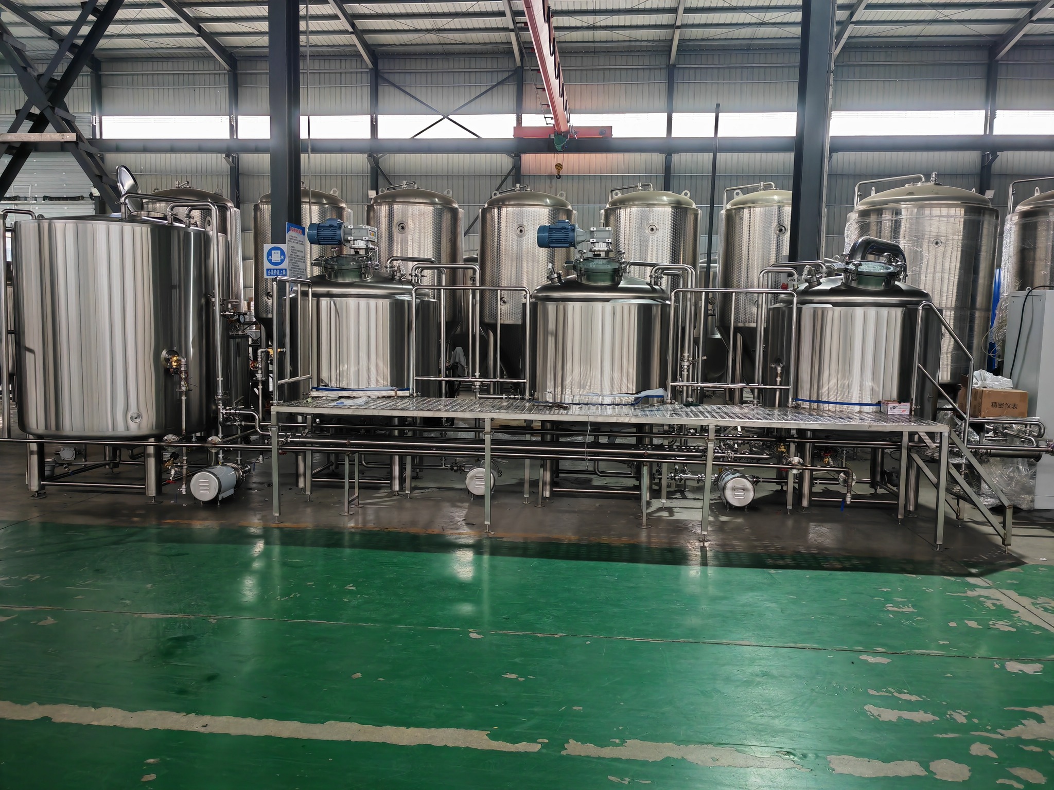 Cervecería completa de 600L para la venta, sistema de sala de cocción de 3 recipientes (MT+LT+KWT) con calentamiento por vapor