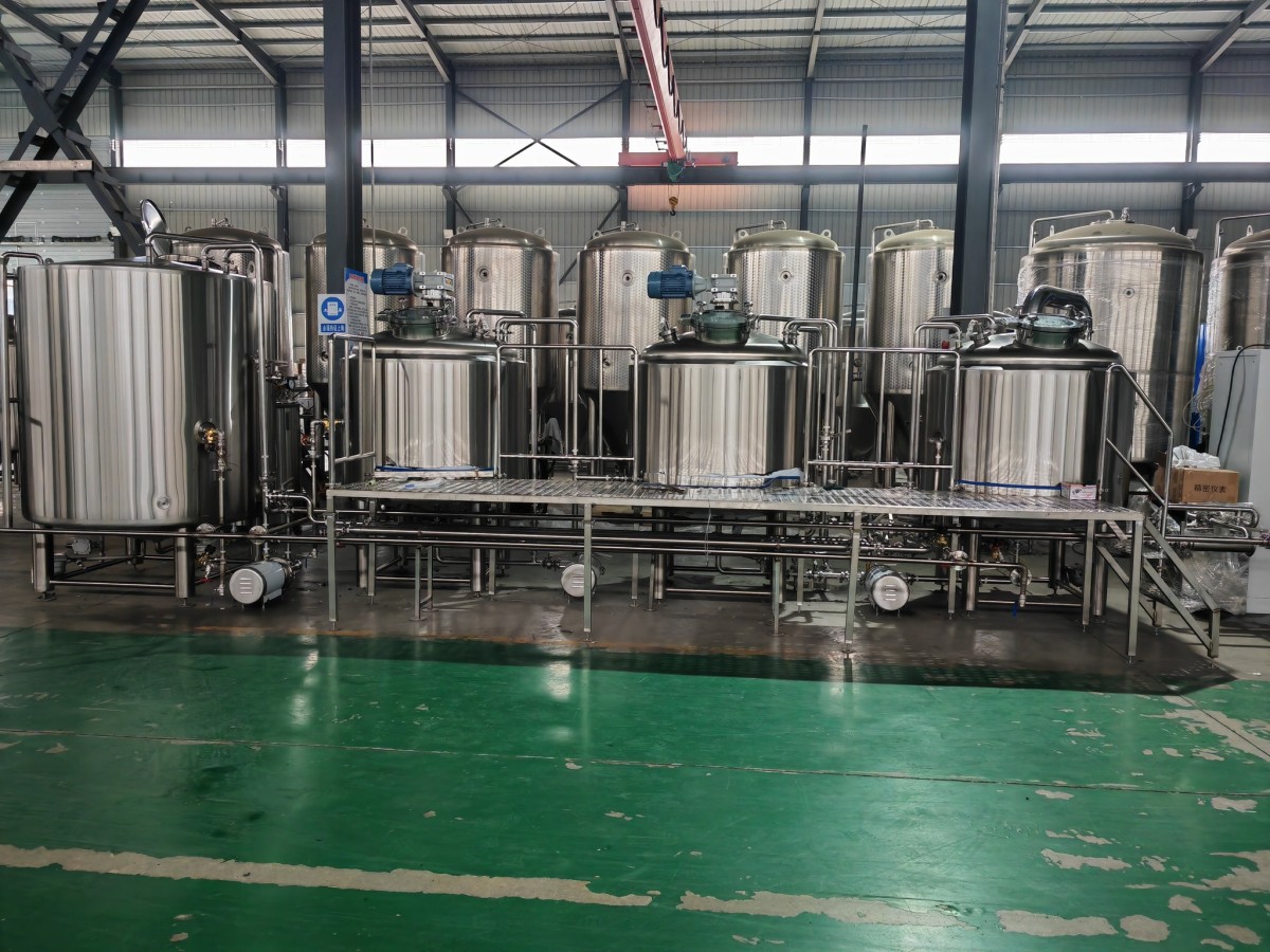 Cervecería completa de 600L para la venta, sistema de sala de cocción de 3 recipientes (MT+LT+KWT) con calentamiento por vapor