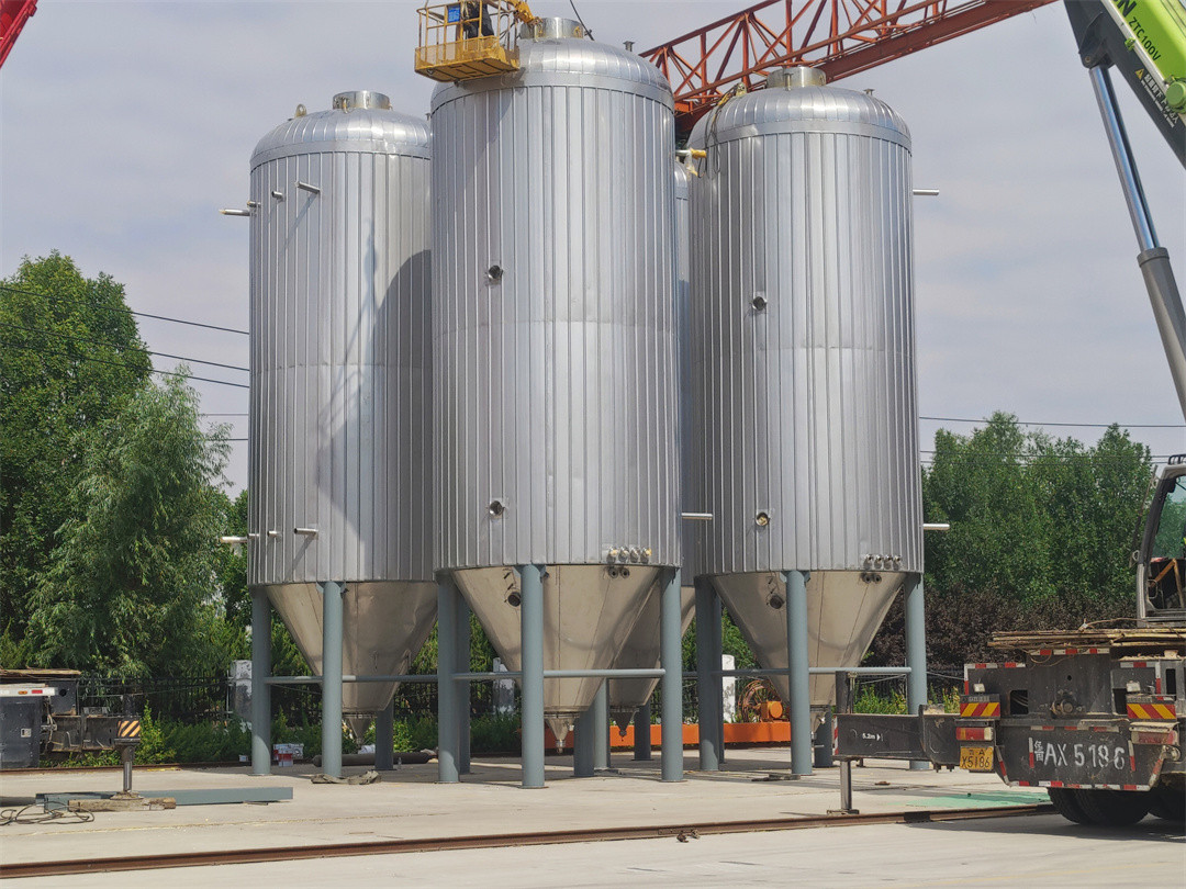 Los tanques de fermentación de cerveza 640HL están listos para su envío