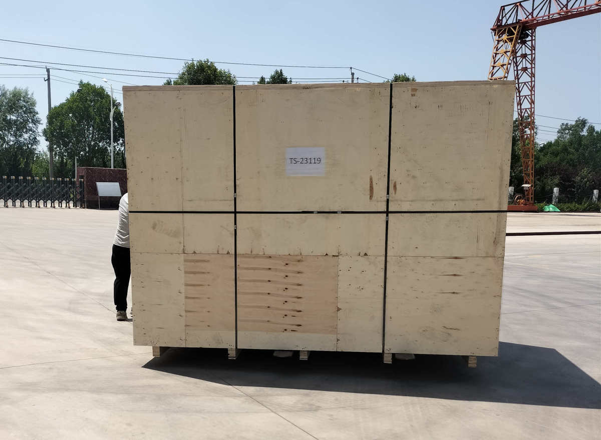 9c8e6414d9fe5799d7ea8f8845668da.jpg ¡Se han enviado un tanque de fermentación de 2000 litros y un tanque de adición de lúpulo de 10 litros!
