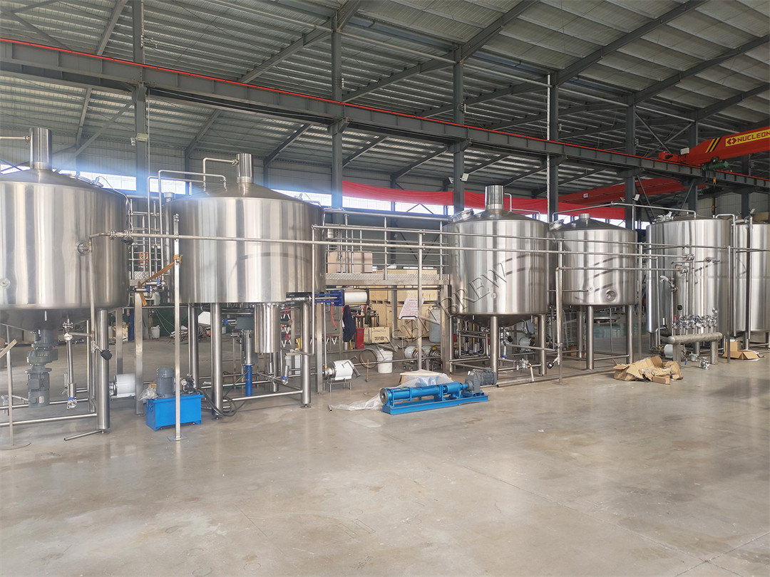2000L..jpg Se completará y entregará otro sistema de elaboración de cerveza de 4 recipientes y 2000 litros.