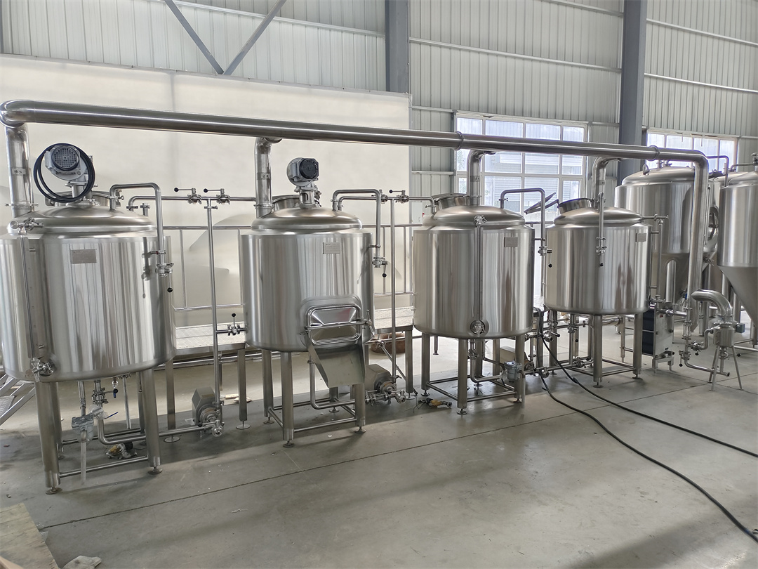 Cervecería piloto de 300 litros y 4 recipientes, diseño Tonsen, simple y fácil de operar.