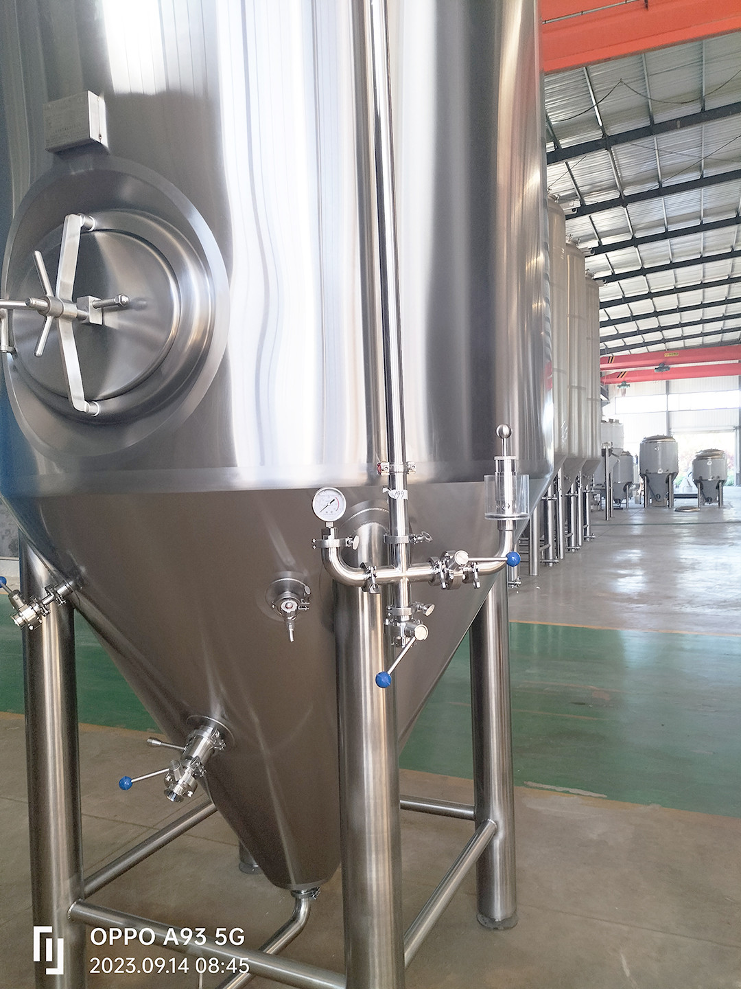 Se han producido tanques de fermentación de cerveza de 3200 litros que se enviarán pronto al Reino Unido.