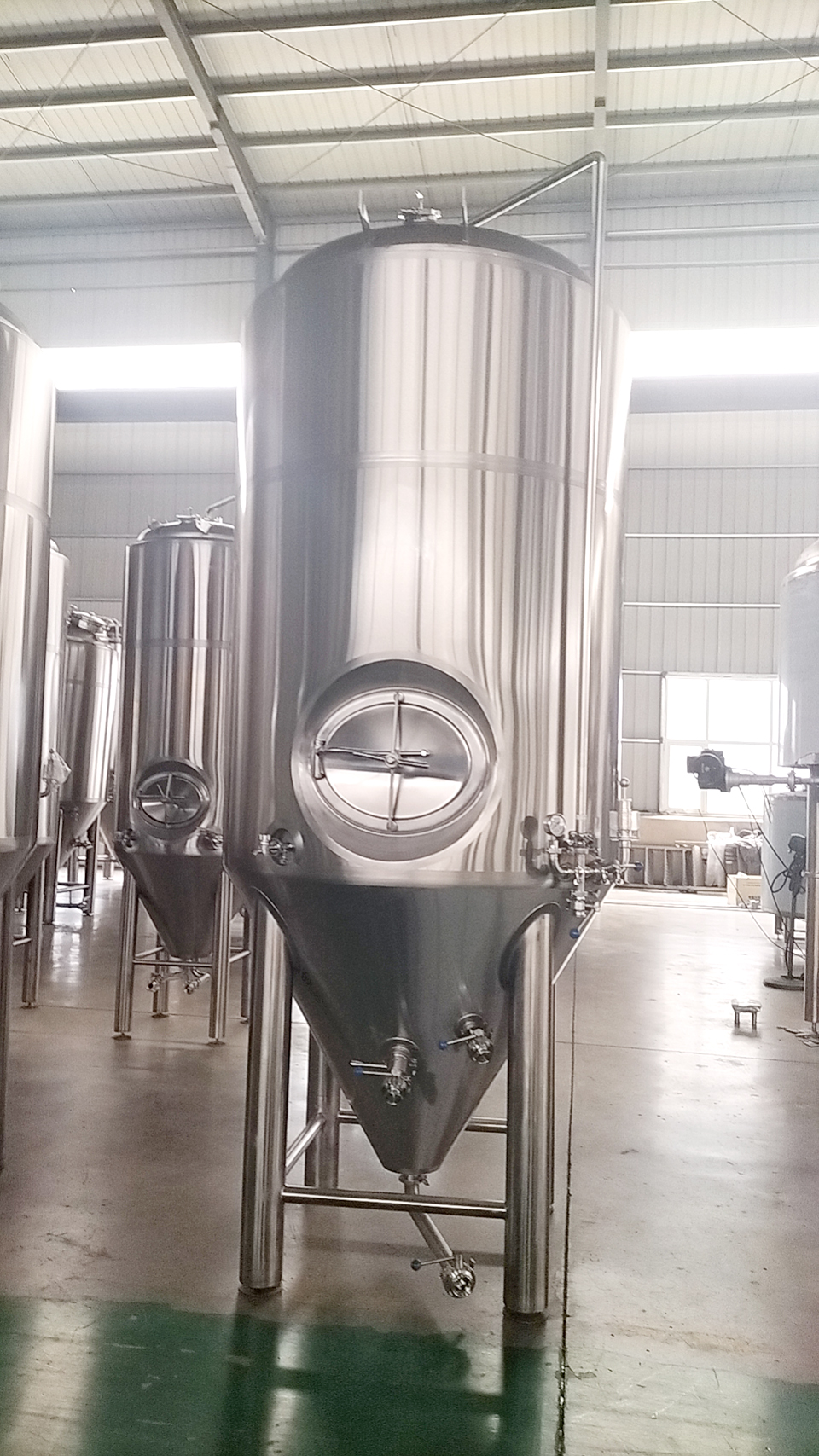 Se completará el tanque de fermentación cónico Double Sayer de 2000 L. ¡Contáctenos para obtener más información!