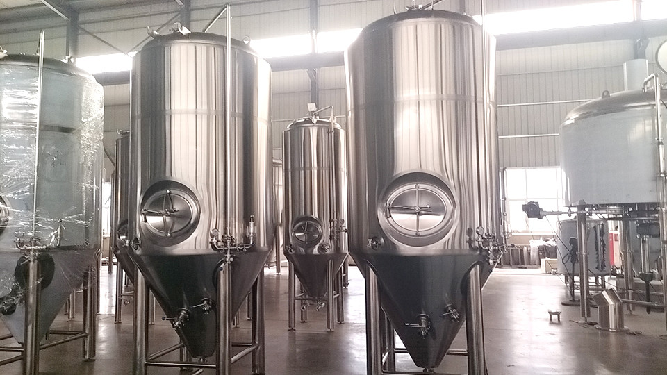 2000L 压缩.jpg Se completará el tanque de fermentación cónico Double Sayer de 2000 L. ¡Contáctenos para obtener más información!
