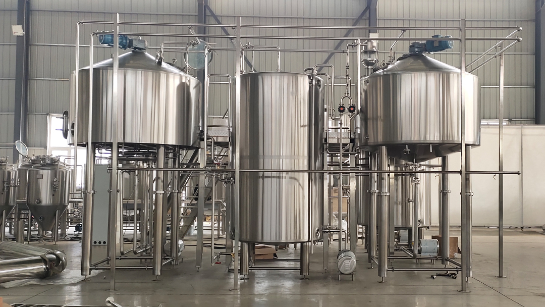El sistema de cervecería de 2000L está a punto de ensamblarse. Y será enviado pronto.
