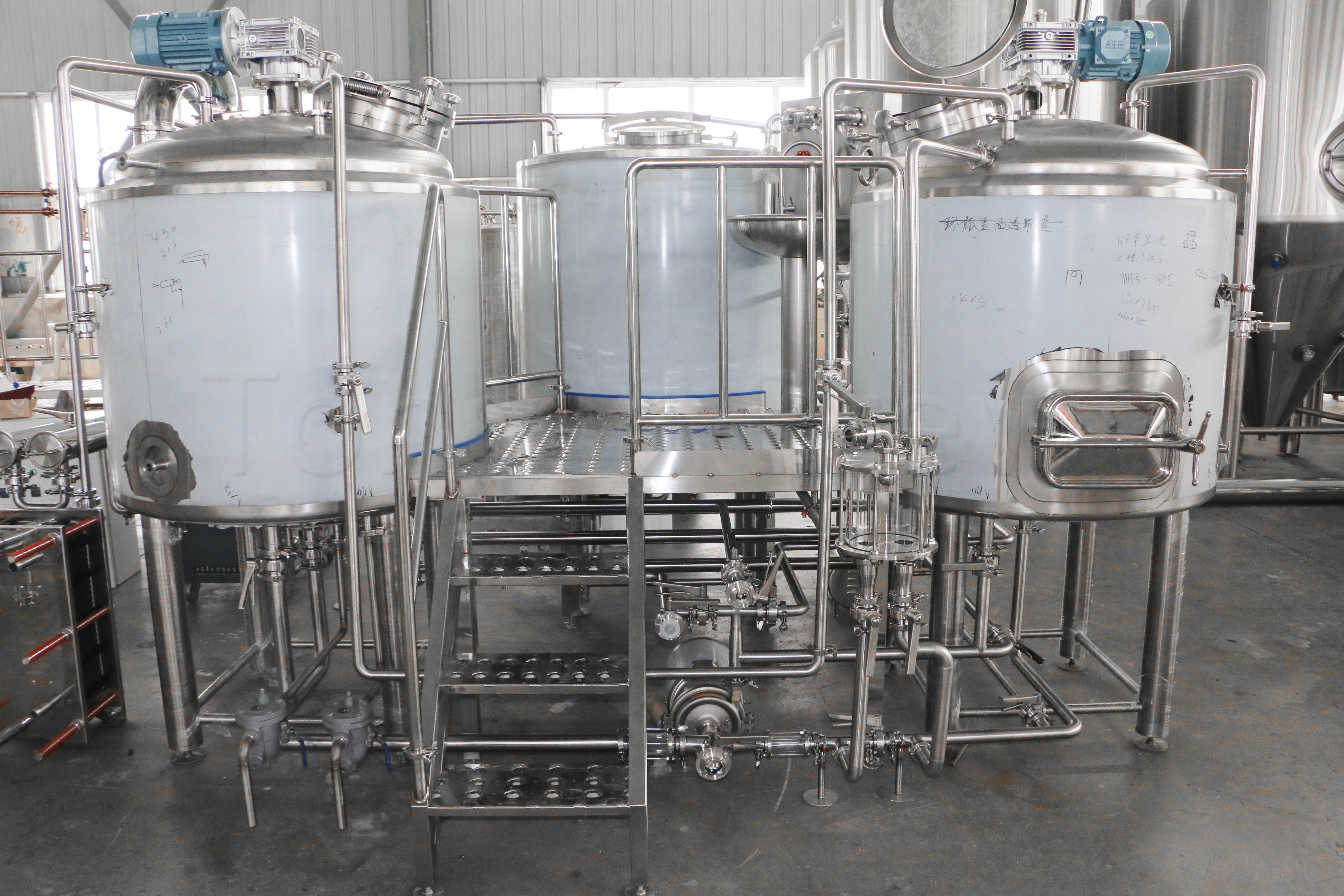 Comprendre l'équipement de brassage de la bière – Des cuves de fermentation aux systèmes de brassage professionnels