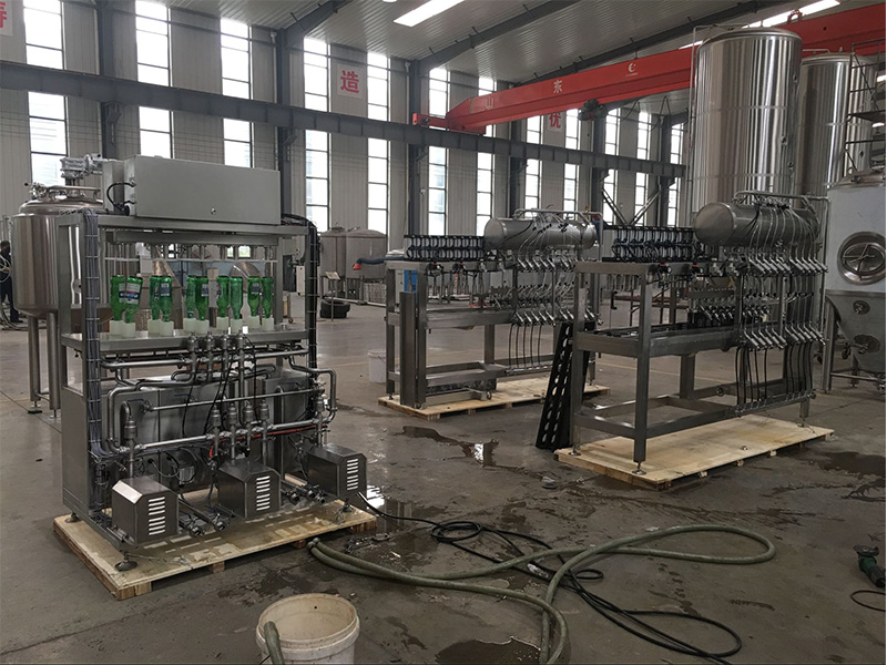 Machine de capsulage de remplissage de bouteilles