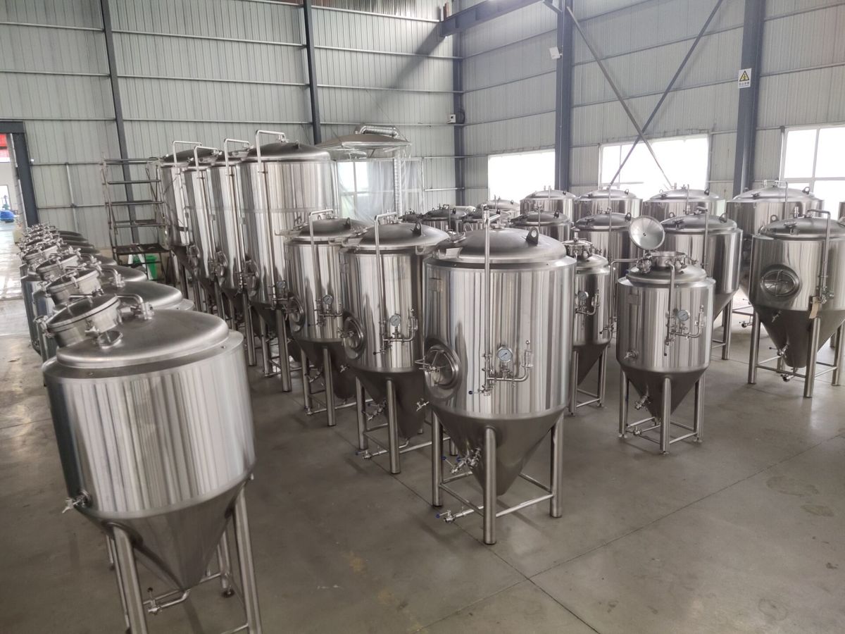 L'équipement Tonsen Beer Brewing, les réservoirs peuvent être livrés en stock.