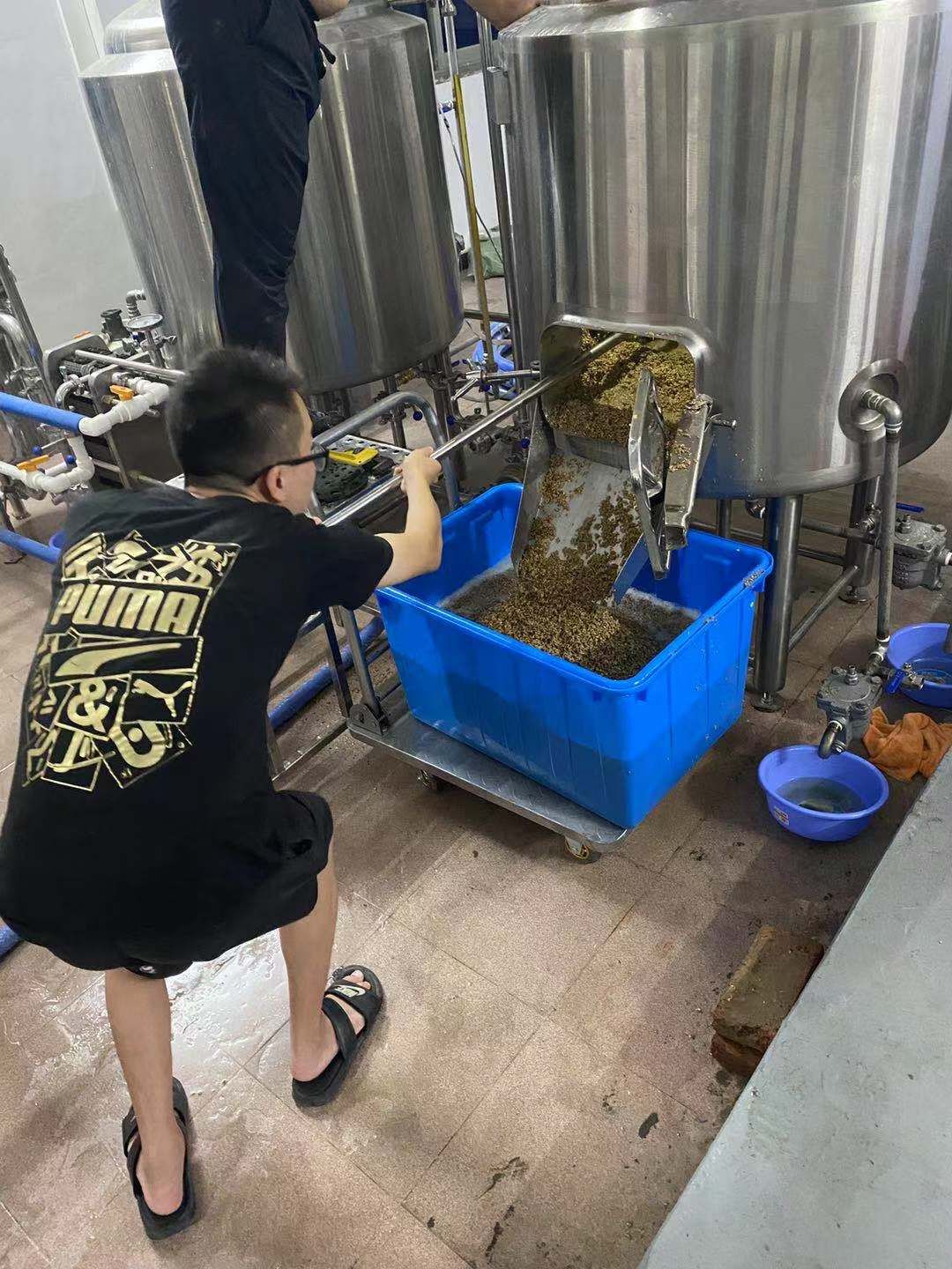 Brasser notre propre bière et goûter ~ Microbrasserie 300L