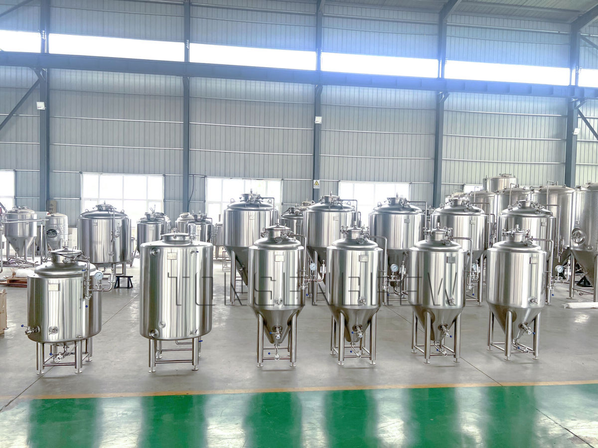Les cuves à bière en stock peuvent être livrées très prochainement :