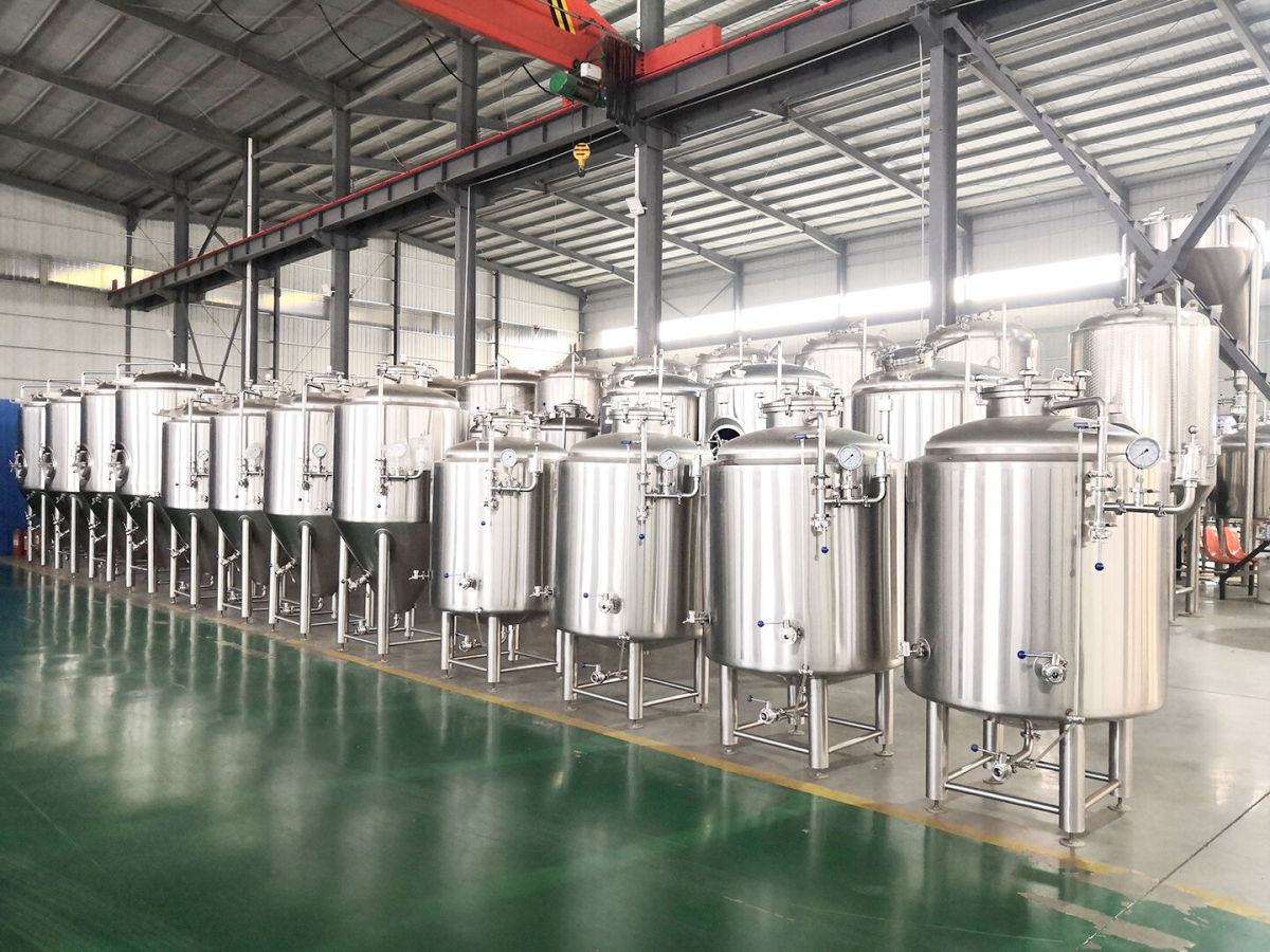 fv + bbt ..jpg Nous avons actuellement des fermenteurs en stock. Ils comprennent 5HL FV, 5HL BBT, 6HL FV, 10HL FV et 20HL FV.