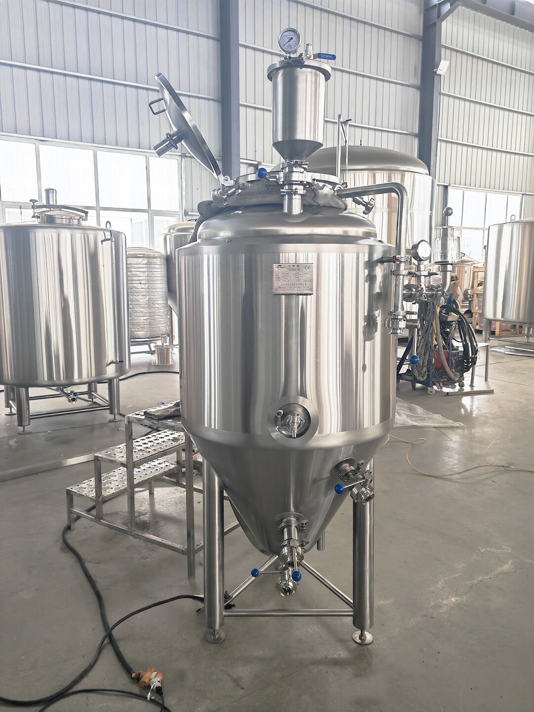 Le réservoir de fermentation 200L du fermenteur à enveloppe conique de la bière SUS 304 sera expédié.