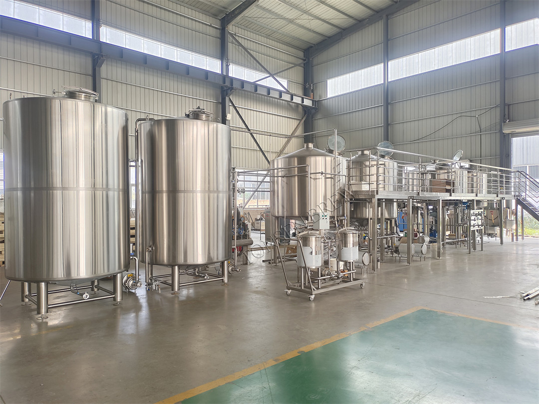 2000L.jpg Un autre système de brassage à 4 cuves de 2 000 L sera achevé et livré.