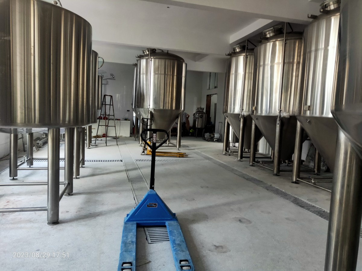 2000L Brewery Installation On-site!!! Tonsen can always arrange for our engineer to install your brewery...