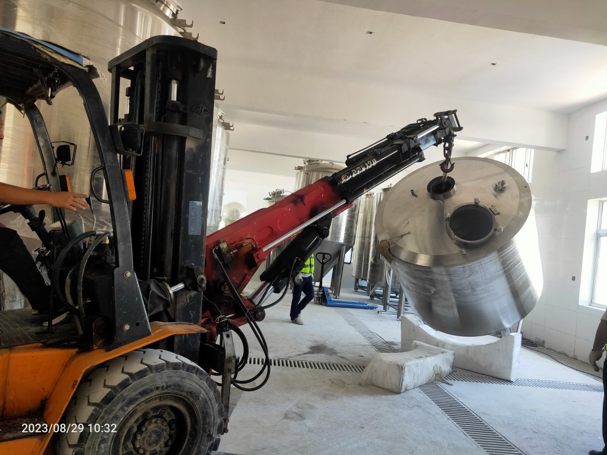 2000L Brewery Installation On-site!!! Tonsen can always arrange for our engineer to install your brewery...