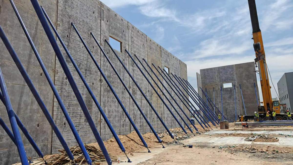 Tilt Up Braces Jobsite