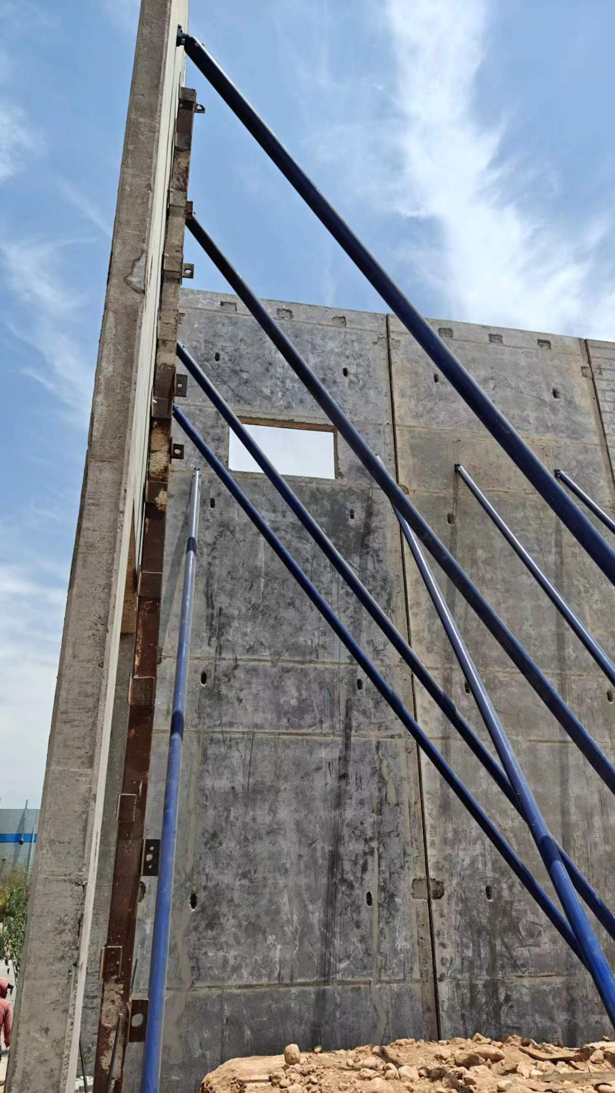 Tilt Up Braces Jobsite