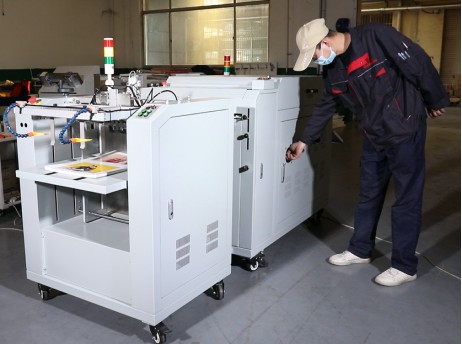 8 Precisión e Innovación: La Solución de Recubrimiento UV Pro Series