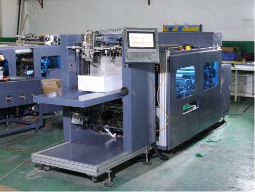 6 Supreme 5000 aporta automatización escalable a la industria del álbum fotográfico y el álbum montado