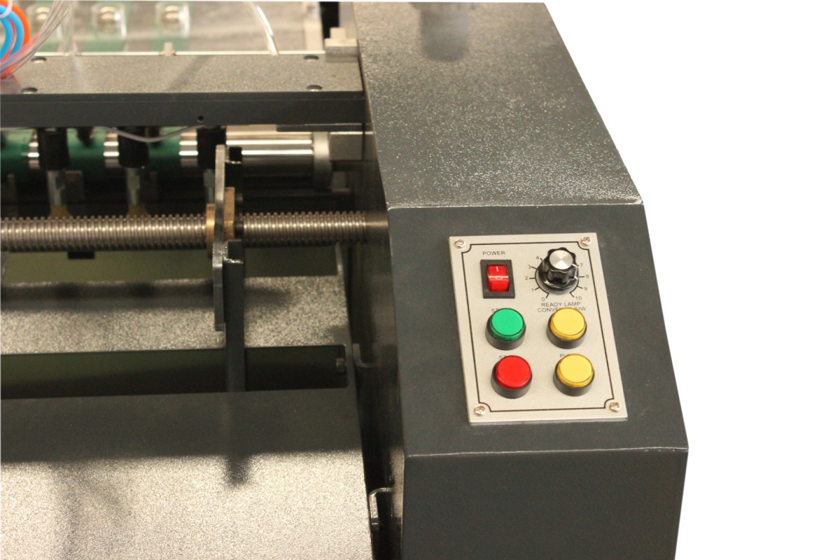 Optimice sus operaciones de impresión con la máquina de recubrimiento UV automática de la serie AUQH AUQH 24"(650 mm) UV Coater