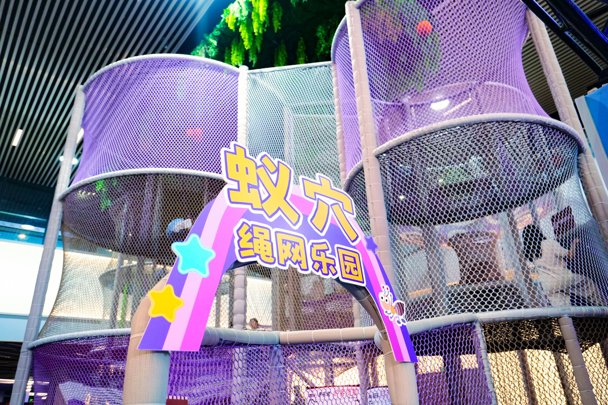 indoor-vertical-rope-net-playground-mall-atrium Rope Net Maze Adventure
