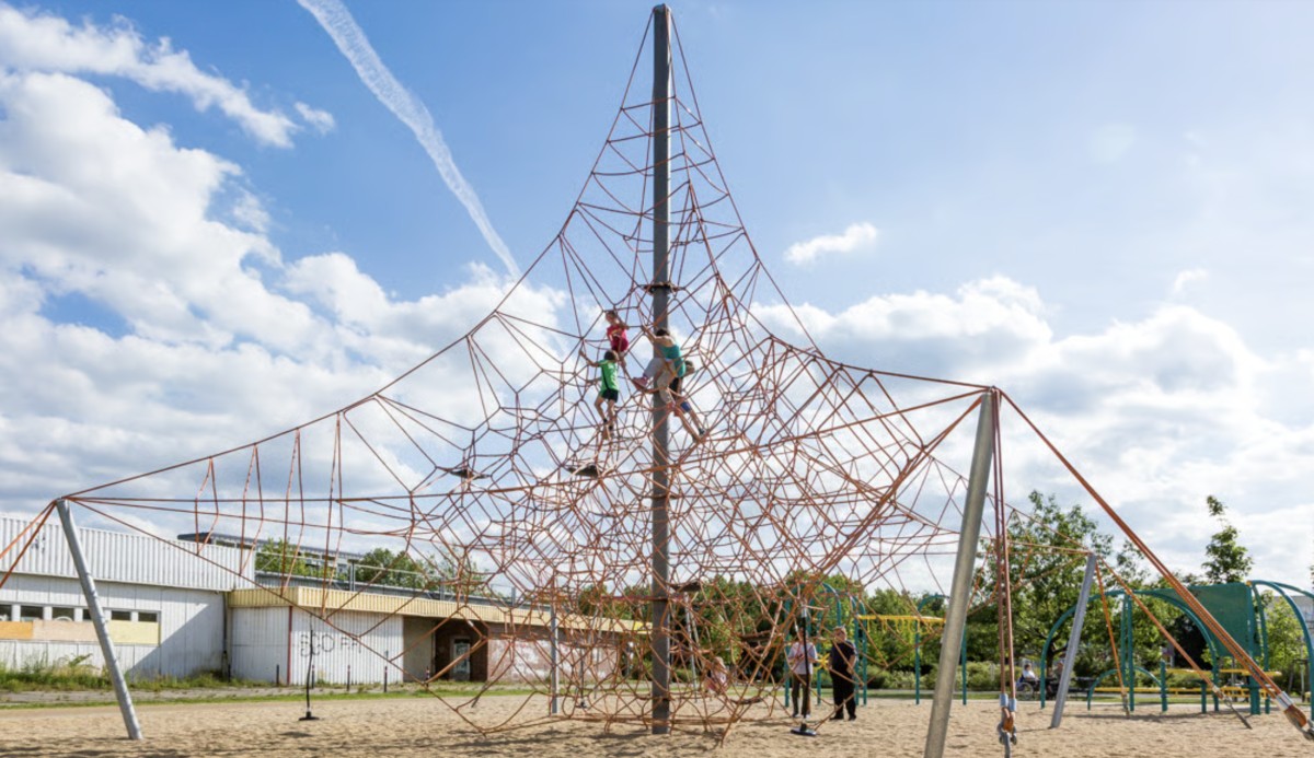 Rope climbing pyramids Spire Net