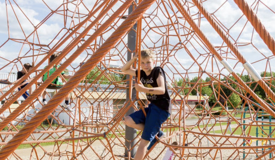 rope-climbing-pyramids-adventure-play Spire Net