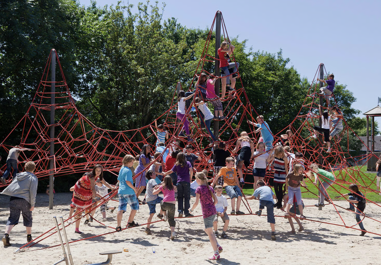 Rope climbing pyramids