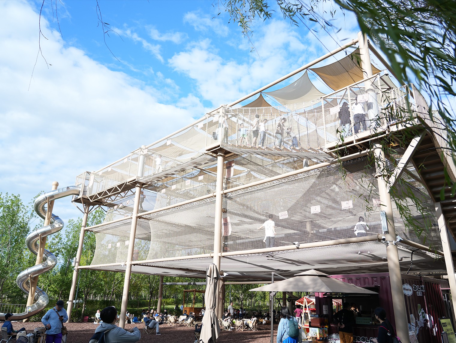 A Benchmark in Non-Motorized Play | Zooland’s Four-Story Rope Net Village: A New Play-and-Learn Experience